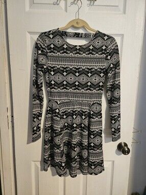 Divided by H&M Woman's Aztec print dress size 8